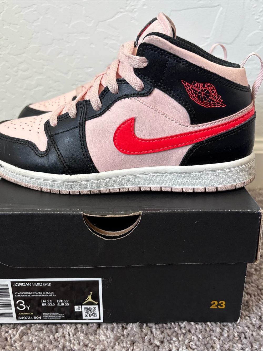 Jordan Youth 3 Women’s 5 Mid-Top Sneakers in Pink, Black and Red